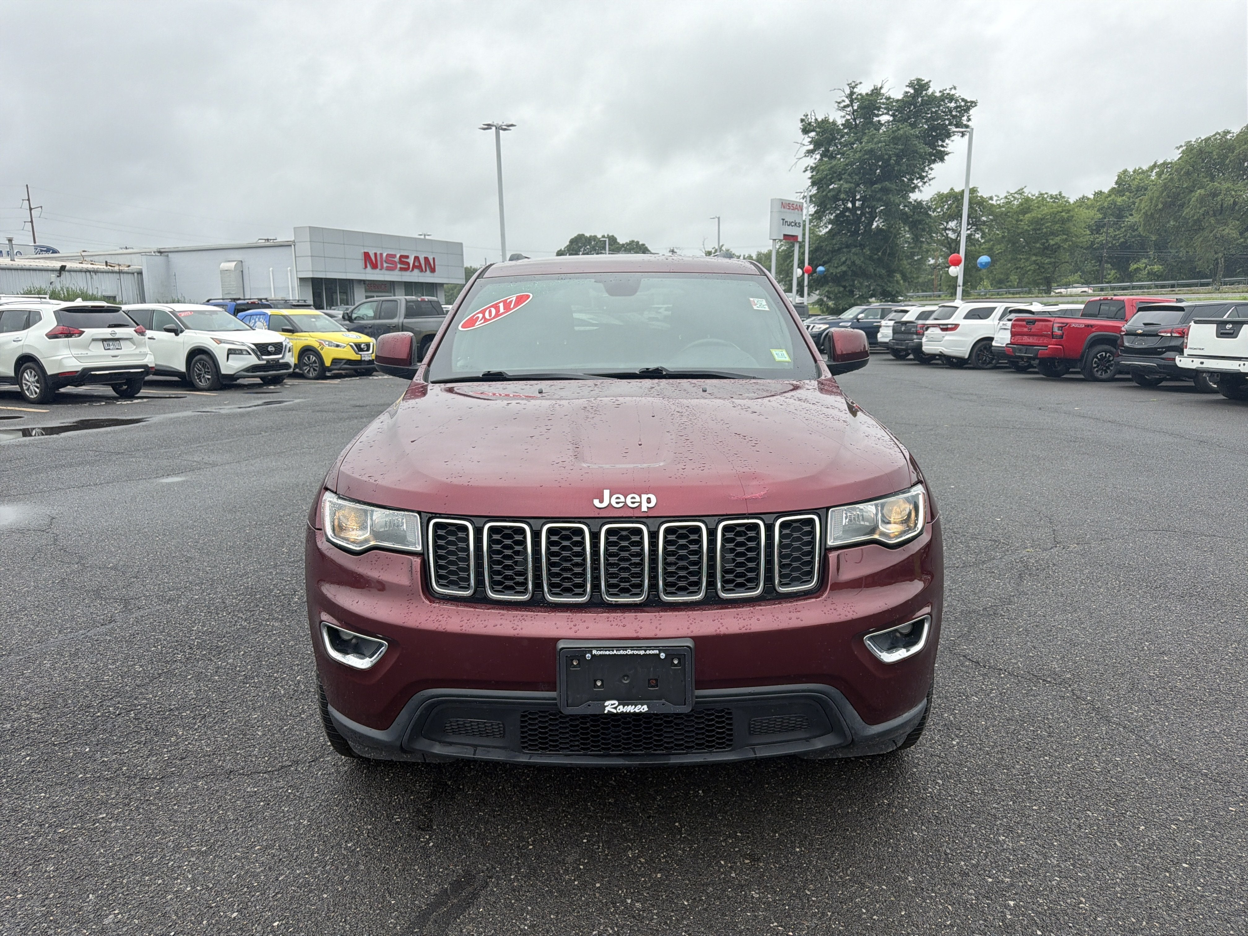 2017 Jeep Grand Cherokee — side profile view